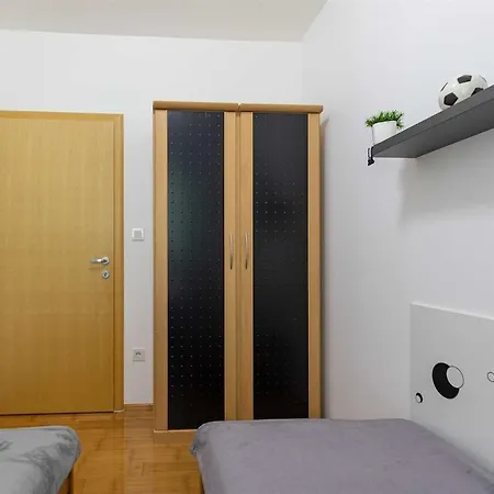 Sea & Stone No 3 In Appartement Starigrad Paklenica