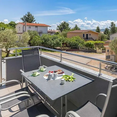Appartement Sea & Stone No 3 In Starigrad Paklenica